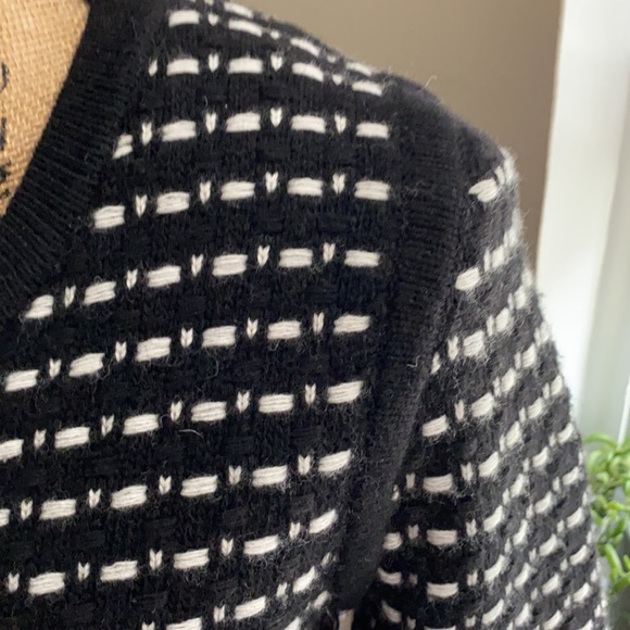 Banana Republic zippered sweater - Picture 6 of 7